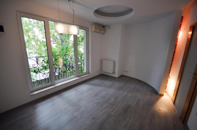 Unirii Piata Alba Iulia Spatiu birouri 8 camere Vila D+P+E 200mp