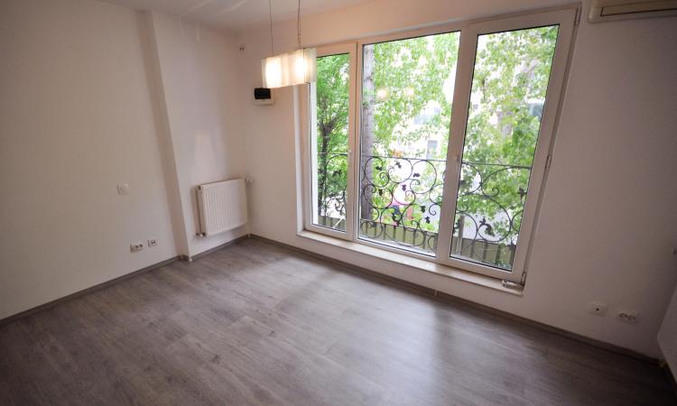Unirii Piata Alba Iulia Spatiu birouri 8 camere Vila D+P+E 200mp
