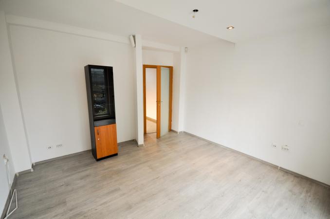 Unirii Piata Alba Iulia Spatiu birouri 8 camere Vila D+P+E 200mp