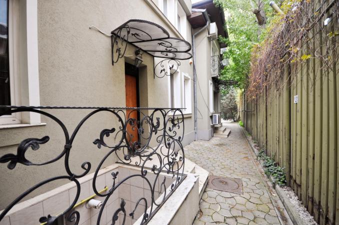 Unirii Piata Alba Iulia Spatiu birouri 8 camere Vila D+P+E 200mp