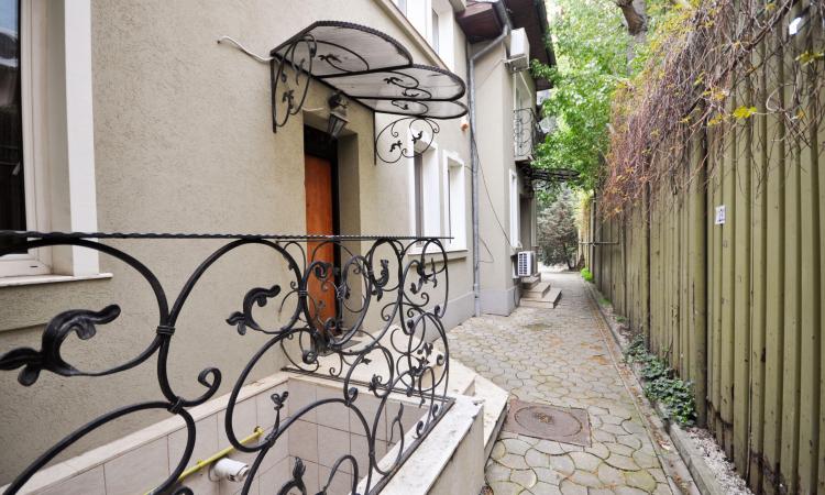 Unirii Piata Alba Iulia Spatiu birouri 8 camere Vila D+P+E 200mp