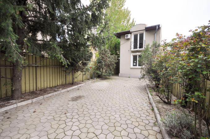 Unirii Piata Alba Iulia Spatiu birouri 8 camere Vila D+P+E 200mp