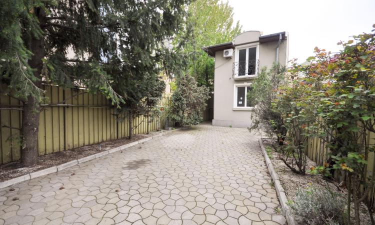 Unirii Piata Alba Iulia Spatiu birouri 8 camere Vila D+P+E 200mp
