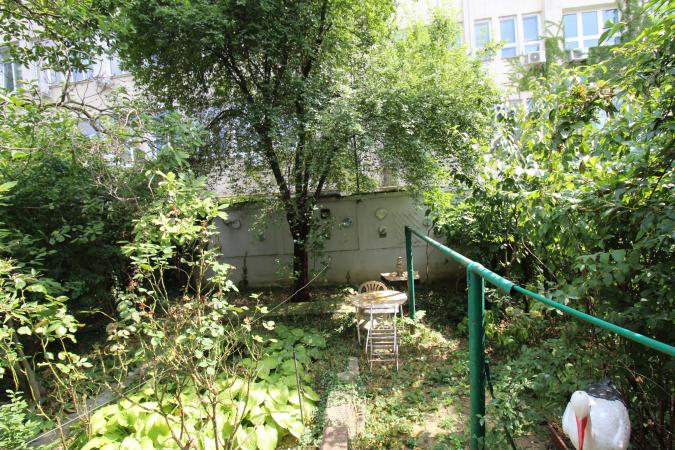 Apartament Demisol in Vila - posibilitate afacere
