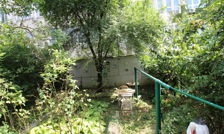 Apartament Demisol in Vila - posibilitate afacere