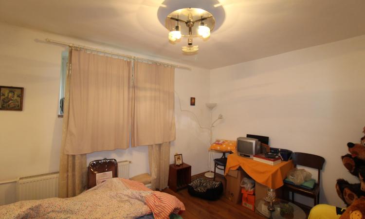 Apartament Demisol in Vila - posibilitate afacere