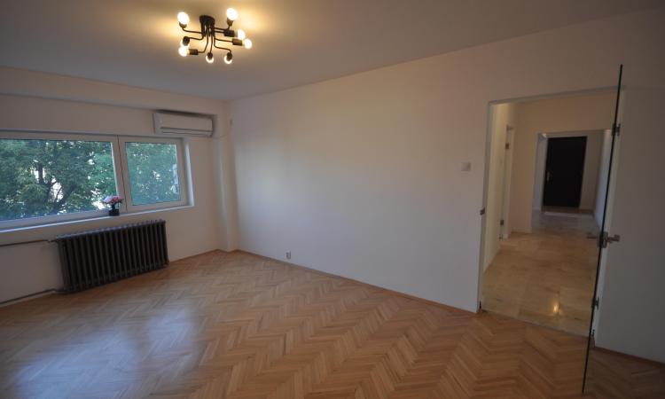 Piata Unirii Palatul Parlamentului Spatiu birouri Decom 4 camere 94mp