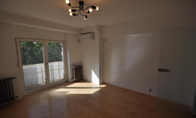 Piata Unirii Palatul Parlamentului Spatiu birouri Decom 4 camere 94mp