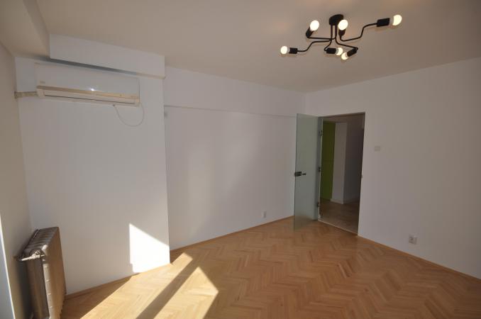 Piata Unirii Palatul Parlamentului Spatiu birouri Decom 4 camere 94mp