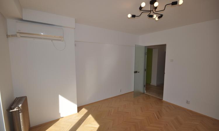 Piata Unirii Palatul Parlamentului Spatiu birouri Decom 4 camere 94mp