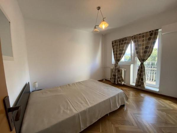 Piata Unirii Fantani Apartament decomandat 5 camere 110mp