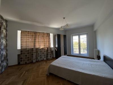 Piata Unirii Fantani Apartament decomandat 5 camere 110mp