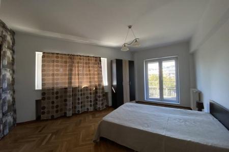 Piata Unirii Fantani Apartament decomandat 5 camere 110mp