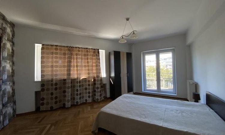 Piata Unirii Fantani Apartament decomandat 5 camere 110mp
