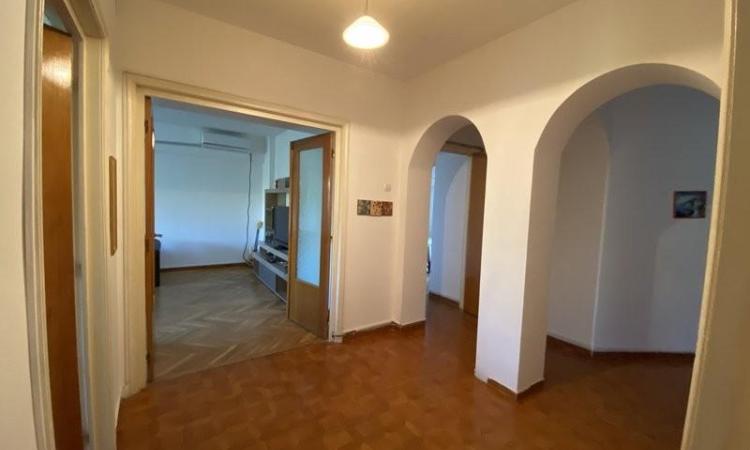 Piata Unirii Fantani Apartament decomandat 5 camere 110mp