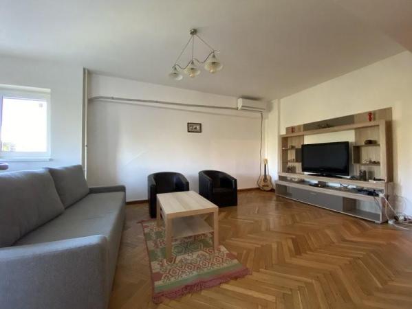 Piata Unirii Fantani Apartament decomandat 5 camere 110mp