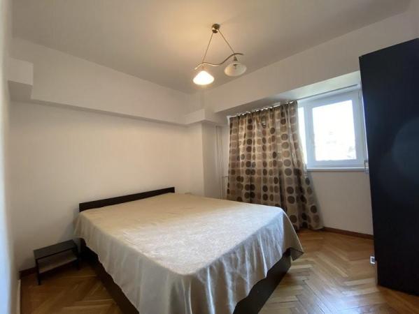 Piata Unirii Fantani Apartament decomandat 5 camere 110mp