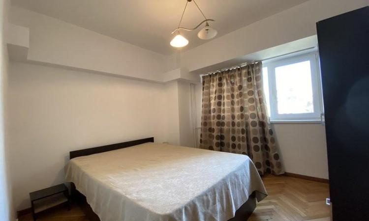 Piata Unirii Fantani Apartament decomandat 5 camere 110mp