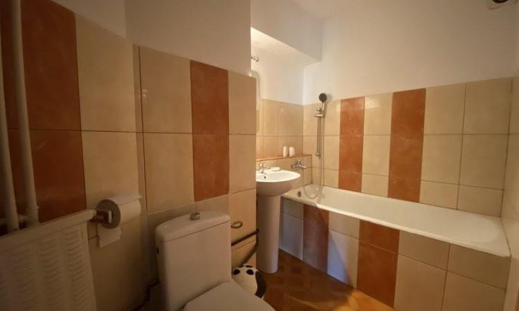 Piata Unirii Fantani Apartament decomandat 5 camere 110mp