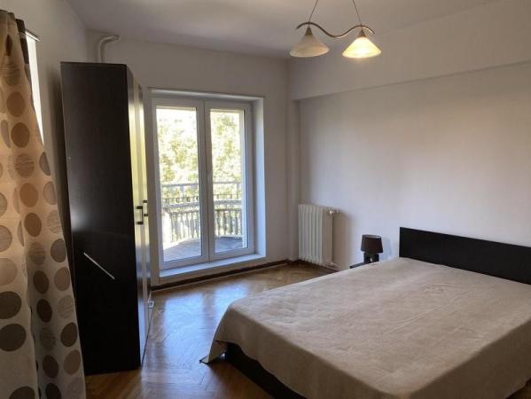Piata Unirii Fantani Apartament decomandat 5 camere 110mp