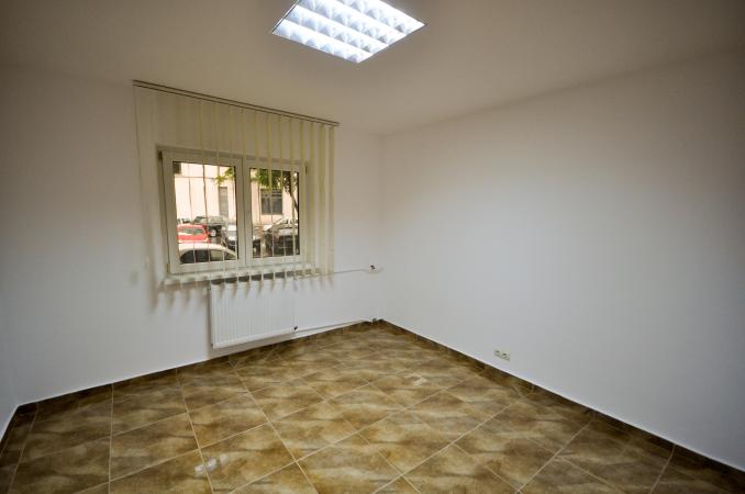 Bd Unirii Rond Alba Iulia Spatiu Decomandat 4 camere 94mp