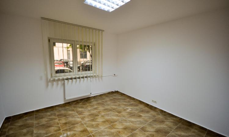 Bd Unirii Rond Alba Iulia Spatiu Decomandat 4 camere 94mp