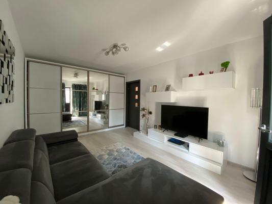 Apartament renovat 2 camere , Ramnicu Sarat , Vitan