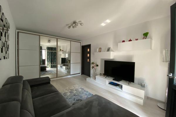 Apartament renovat 2 camere , Ramnicu Sarat , Vitan