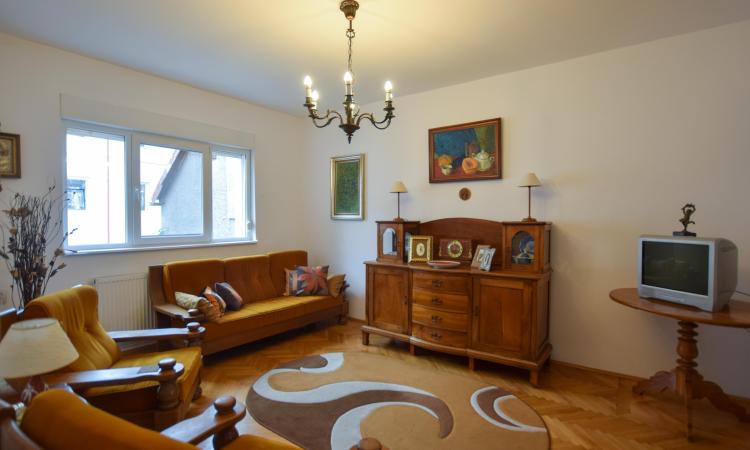 Vila 6 cam -220 mpc - teren 166 mp - Piata Alba Iulia - Aniversarii - Dristor