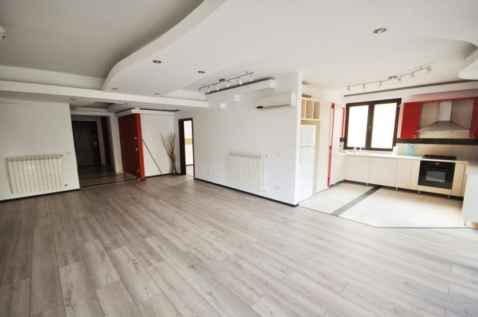 Piata Unirii metrou Apartament 4 camere Bloc Nou Centrala Parcare