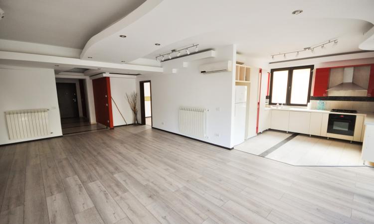 Piata Unirii metrou Apartament 4 camere Bloc Nou Centrala Parcare