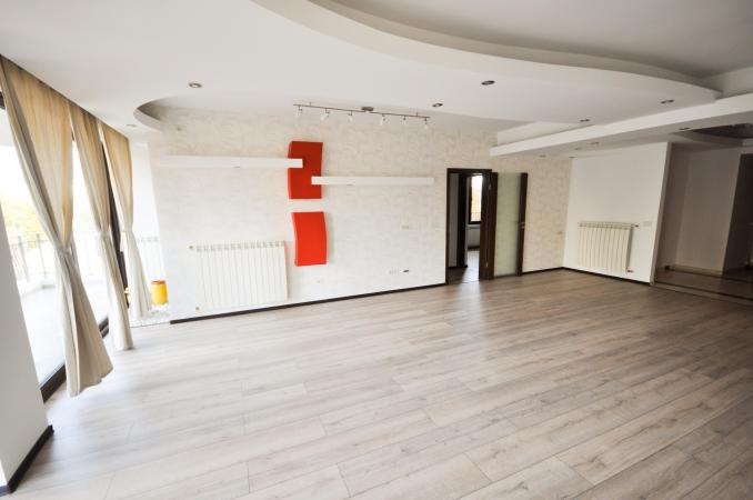 Piata Unirii metrou Apartament 4 camere Bloc Nou Centrala Parcare