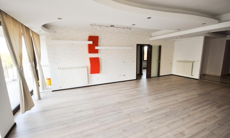 Piata Unirii metrou Apartament 4 camere Bloc Nou Centrala Parcare