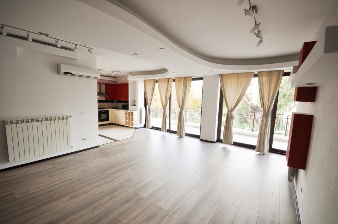 Piata Unirii metrou Apartament 4 camere Bloc Nou Centrala Parcare