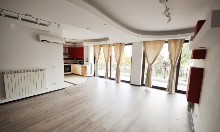 Piata Unirii metrou Apartament 4 camere Bloc Nou Centrala Parcare