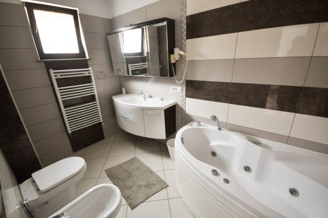 Piata Unirii metrou Apartament 4 camere Bloc Nou Centrala Parcare