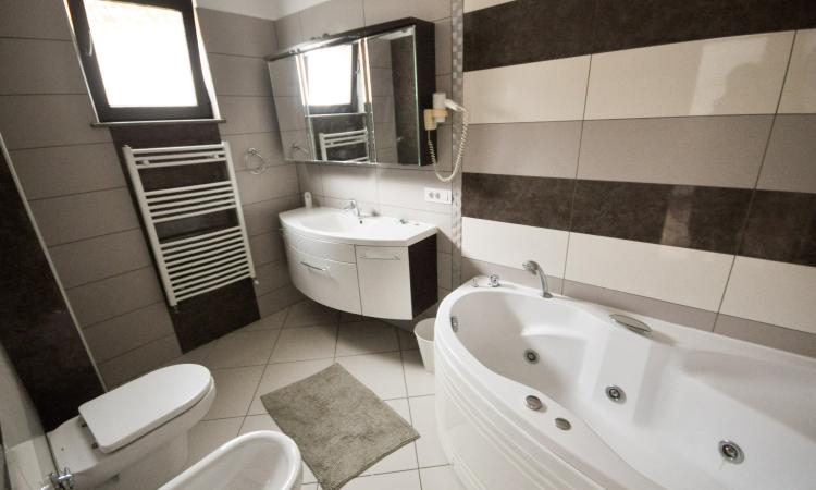 Piata Unirii metrou Apartament 4 camere Bloc Nou Centrala Parcare