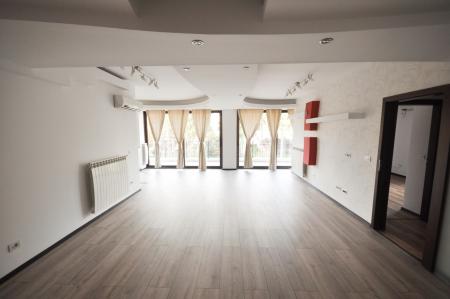 Piata Unirii metrou Apartament 4 camere Bloc Nou Centrala Parcare