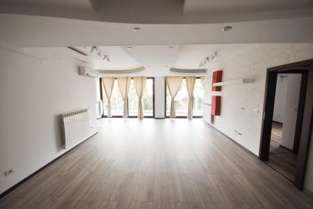 Piata Unirii metrou Apartament 4 camere Bloc Nou Centrala Parcare