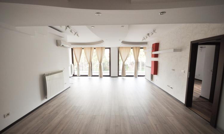 Piata Unirii metrou Apartament 4 camere Bloc Nou Centrala Parcare