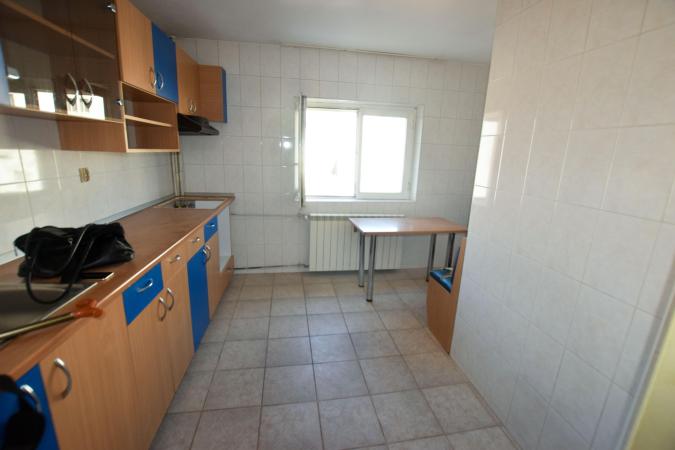 Apartament 3 camere - 1990 - etaj 7/8 - Vlad Dracu - Nerva Traian