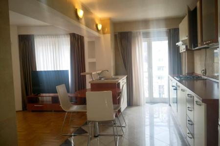 B-dul Decebal - apartament 3 camere, mobilat si utilat
