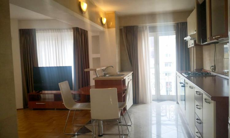 B-dul Decebal - apartament 3 camere, mobilat si utilat