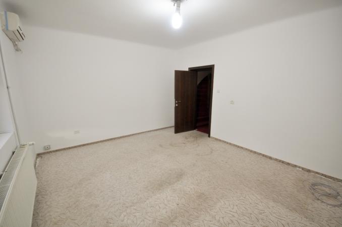 Decebal Piata Muncii Baba Novac Vila Singur Curte 200mp Centrala