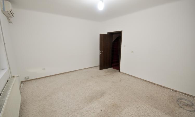 Decebal Piata Muncii Baba Novac Vila Singur Curte 200mp Centrala