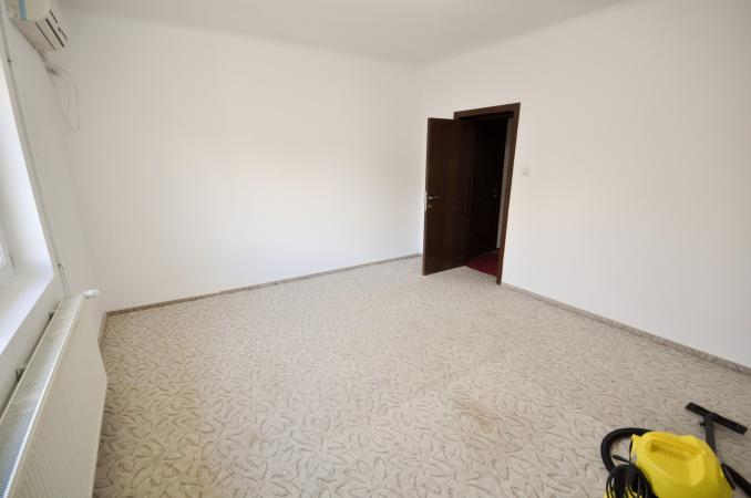 Decebal Piata Muncii Baba Novac Vila Singur Curte 200mp Centrala