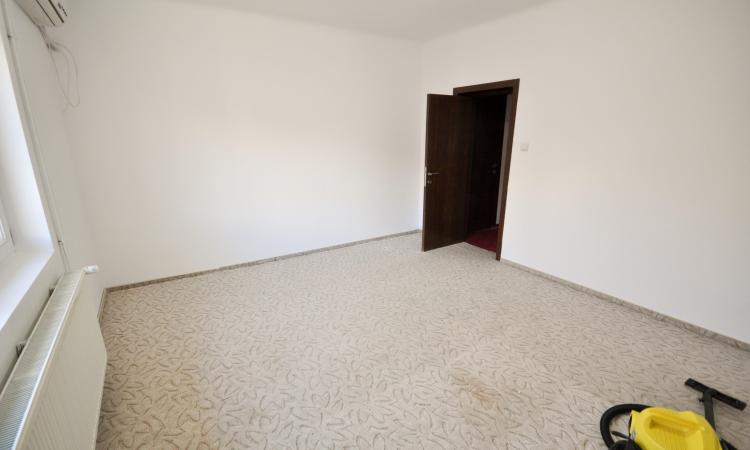 Decebal Piata Muncii Baba Novac Vila Singur Curte 200mp Centrala