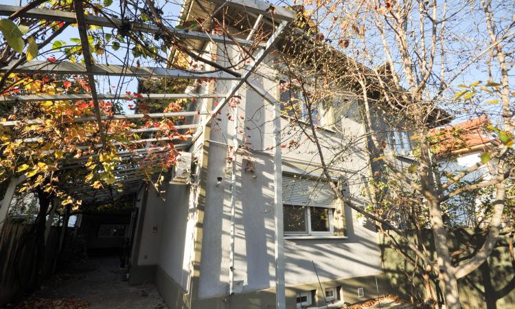 Decebal Piata Muncii Baba Novac Vila Singur Curte 200mp Centrala