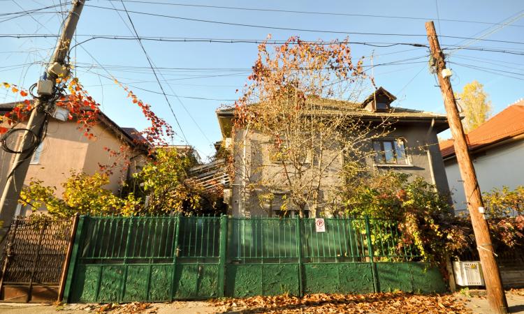 Decebal Piata Muncii Baba Novac Vila Singur Curte 200mp Centrala