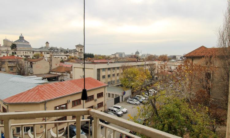 Unirii-Bulevardul Unirii-Unirii-Fantani/Palatul Parlamentului